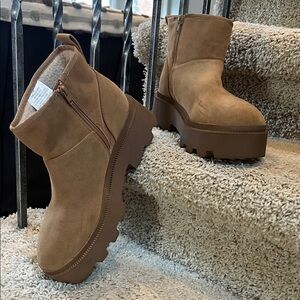 UNIVERSAL THREAD Women’s Microsuede Boots - Size 10